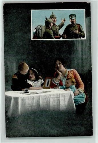 Frau mit Kindern träumt von ihrem Mann im Krieg AK