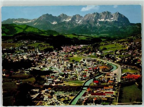 Kitzbühel Fliegeraufnahme mit Wildem Kaiser
