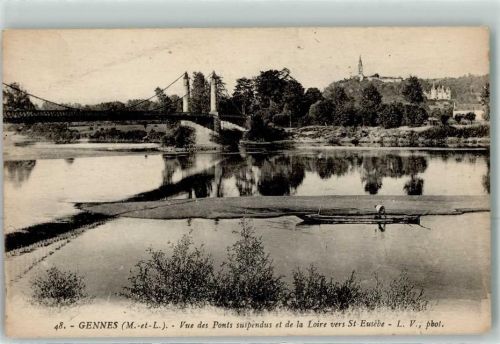 Gennes vue des Ponts suspendus et de la Loire vers St. Eusebe Boot