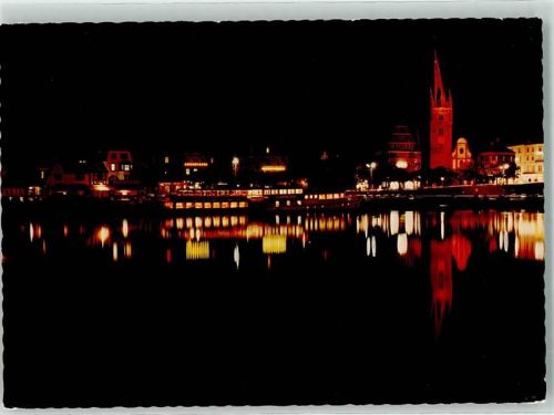 Bernkastel Fahrgastschiff bei Nacht auf der Mosel vor Pfarrkirche St. Michael