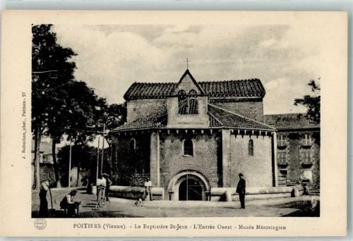 Poitiers Le Baptistere St. Jean L Entree Ouest Musee Merovingien