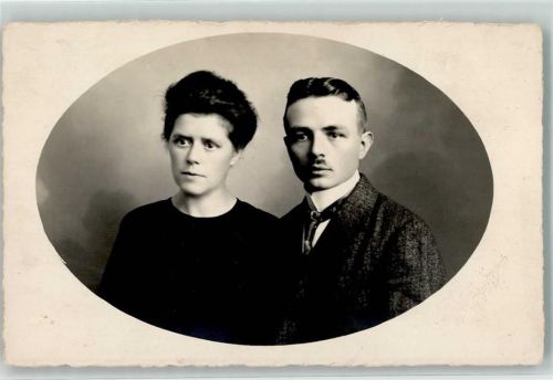 Hilden Portraitaufnahme eines jungen Paares Ort handschriftlich
