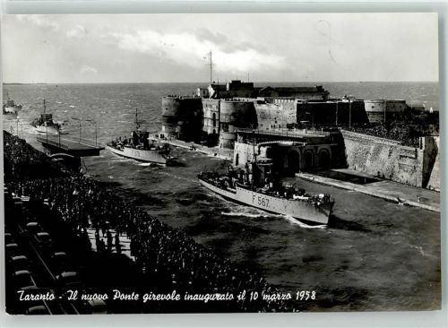 Taranto 1958 Hafen Burg Kriegsschiffe