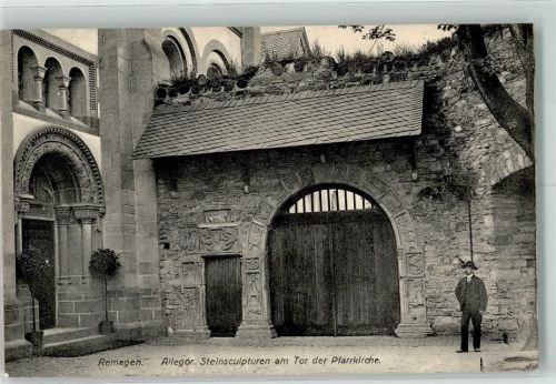 Remagen Allegorische Steinskulpturen am Tor der Pfarrkirche