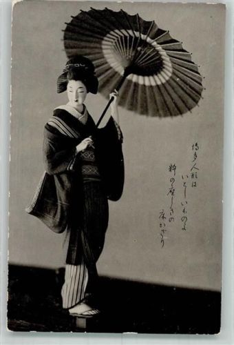 Tracht Frau mit Schirm Volkstypen / Brauchtum Japan Foto AK