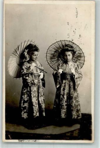 1914 Tracht Kind mit Schirm