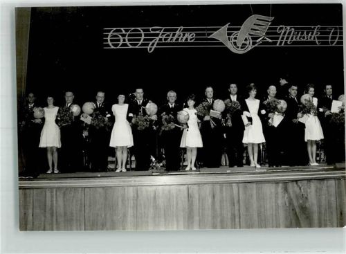 60 Jahre Musik Bühne mit Gewinner , alle haben einen Globus bekommen