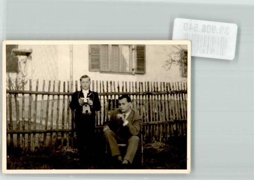 Junger Mann beim Fotografieren