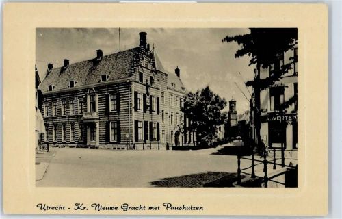 Utrecht Gracht met Paushuizen