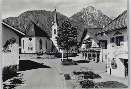 Piding Kirche, Ortsansicht, Petersplatz mit Hochstaufen