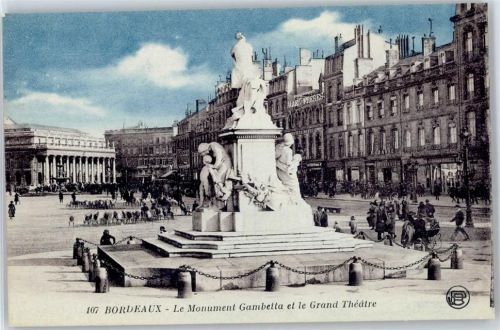 Bordeaux Le Monument Gambetta et le Grand Theatre