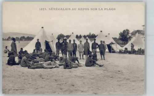 Dakar Senegalais au Repos dur la Plage