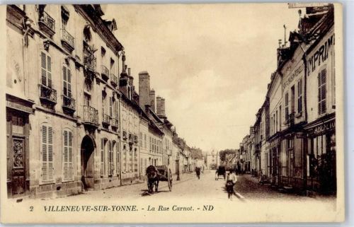 89500 Villeneuve-sur-Yonne - La rue Carnot
