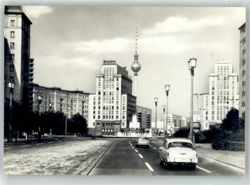 10115 O1020 Friedrichshain - Fernsehturm Autos Strausberger Platz
