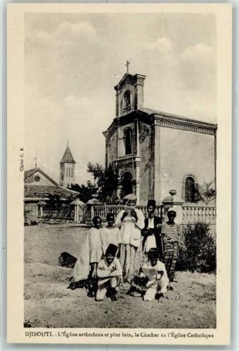 Dschibuti - L'Eglise orthodoxe et pius loin la Clocher de l'Eglise Catholique