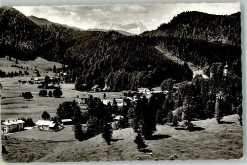 Jachenau Panorama des Ortes mit dem Zugspitzmassiv Verlag Peter Triem