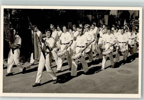 37547 W3350 Kreiensen Foto AK Ort lt. Fotograf Musik Kapelle Umzug Trommel Auto