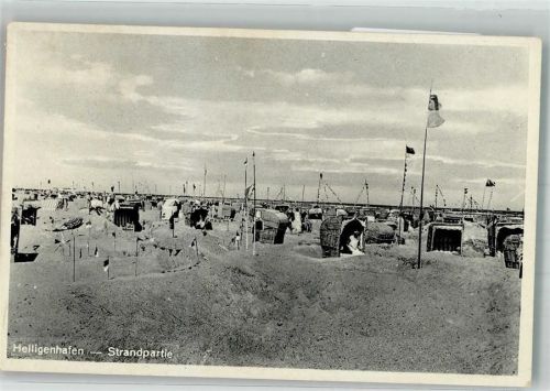 Heiligenhafen Strandpartie Strandkorb Fahnen
