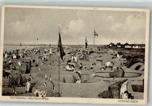 Heiligenhafen Ostseebad Strand Strandkorb Fahnen