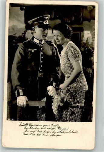 1940 Landser in Uniform mit seiner Liebsten Fotostudioaufnahme Feldpost