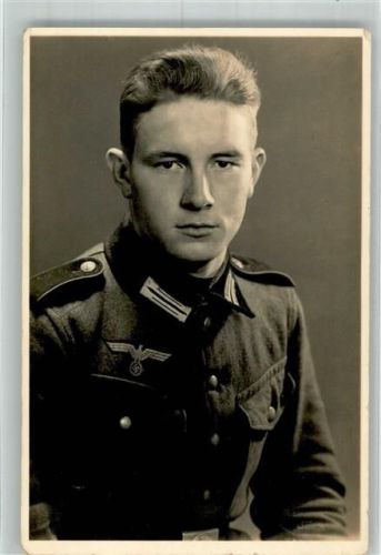 Junger Landser in Uniform Privatfoto AK