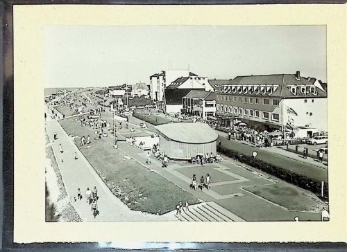 Duhnen Foto montiert auf Karton Strand mit Deichpromenade und Musikpavillon Fotograf Otto Schulze