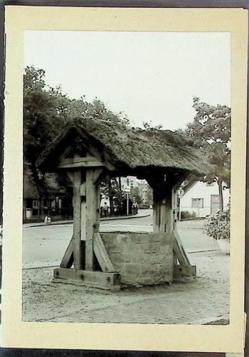 Duhnen Foto montiert auf Karton Dorfbrunnen Fotograf Otto Schulze