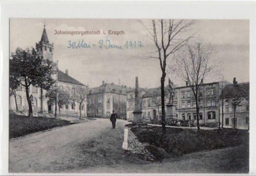 Johanngeorgenstadt mit Partie am Marktplatz. ungelaufen handschriftliches Datum von 1917. Gute Erhaltung.