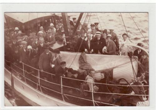 Rügen mit Personen auf einer Schiffsfahrt gelaufen 1926. Leichter Stempeldurchdruck. Leicht fleckig, sonst gut erhalten.