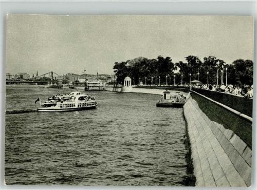 Moskau Fahrgastschiff Nabereschkaja Damm