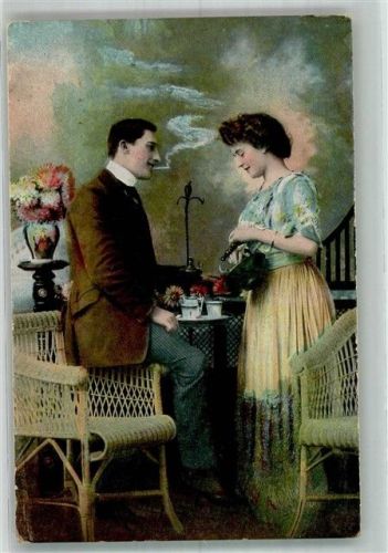 1919 Junge Frau schenkt rauchendem Mann Kaffee ein Poesie / Liebe