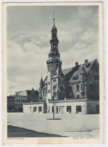 Krotoschin AK aus Krotoschin Krotoszyn Ring mit Rathaus, 1942 als Feldpost befördert, d.h. ohne Marke da Soldatenpost gebührenfrei war. leichter Knick unten links, leicht fleckig, sonst gut erhalten.