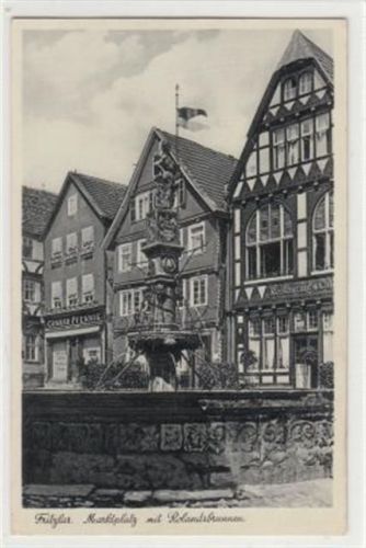 Fritzlar. ein Motiv am Marktplatz Rolandsbrunnen. Feldpost, Stempel von 1940. Leichter Stempeldurchdruck, Ecken mit Albumabdrücken, sonst gut erhalten