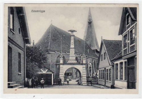Estebrügge mit Kirche ungelaufen kleiner Knick oben links, Ecken mit Albumabdrücken, sonst gut erhalten