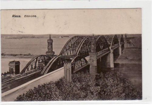 Riesa Riesa mit Elbbrücke gelaufen von 1920 kleiner Knick unten rechts, leichter Bug oben rechts, leichte Stempelspuren, sonst gut erhalten.