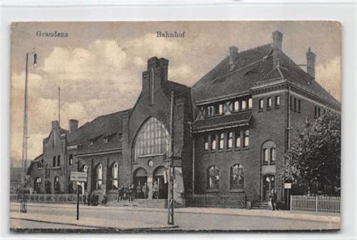 Graudenz / Grudziadz. Bahnhof. Feldpost Leichte Knicke, leicht fleckig, sonst gut erhalten