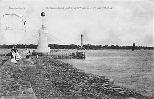 Swinemünde Schwinemünde / Swinoujscie. Hafeneinfahrt Leuchtturm östlichen Kugelbaake. Leichter Schrift- und Stempeldurchdruck, Ecken mit Albumabdrücken, sonst gut erhalten