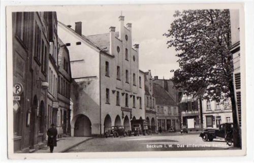 Beckum mit altdeutschen Rathaus gelaufen, mit Marke und Stempel von ca. 1940. Leichter Stempeldurchdruck, leichte Kratzspuren, sonst gut erhalten