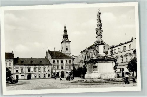 Uherské Hradiste Denkmal Kirche Oldtimer