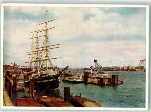 Hamburg Blick auf Hafen mit Hotelschiff Seute Deern