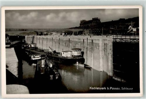 W8390 Passau Schleper Kachletwerk Schleuse Handelsschiff Foto AK
