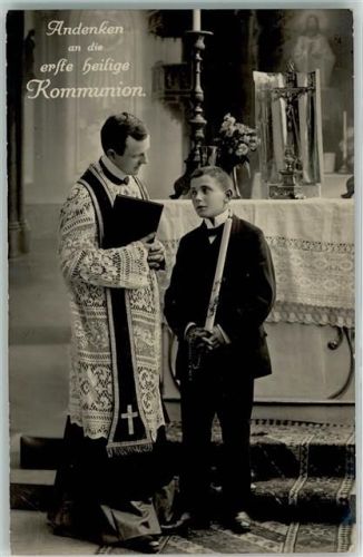 Priester Junge Kerze Altar
