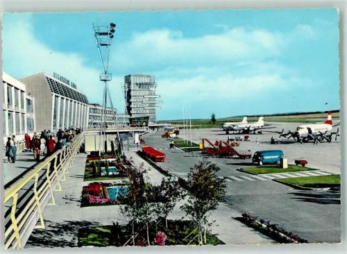 Schwechat Flughafen Flugzeug VW Bus