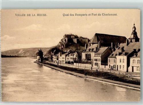Givet Quai des Remparts et Fort Charlemont