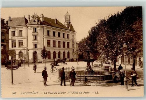 Angouleme la Place du Murier et l`Hotel des Postes Fahrrad