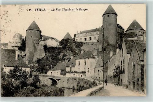 Semur-en-Auxois la Rue Chaude et le Donjon