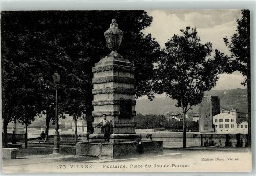 Vienne Fontaine Place du Jeu de Paume