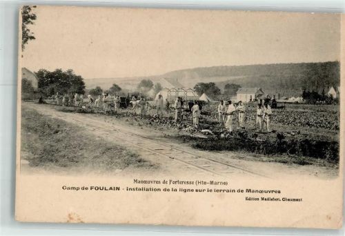 La Forteresse Camp de Foulain Installation der Leitung auf dem Gelände des Manöuvres