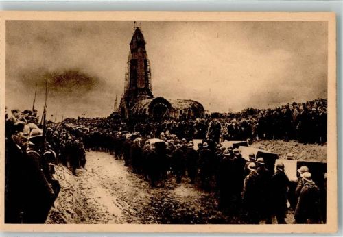 Fleury-devant-Douaumont Gebeinhaus Unterführung der Helden Soldaten