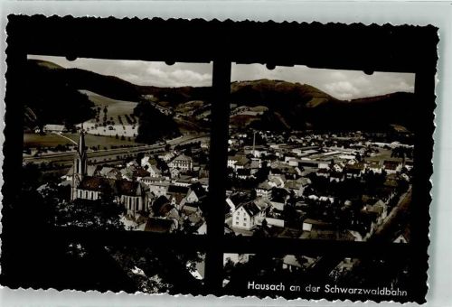 Hausach mit Pfarrkirche St. Mauritius durch ein Holzgebälk fotografiert
